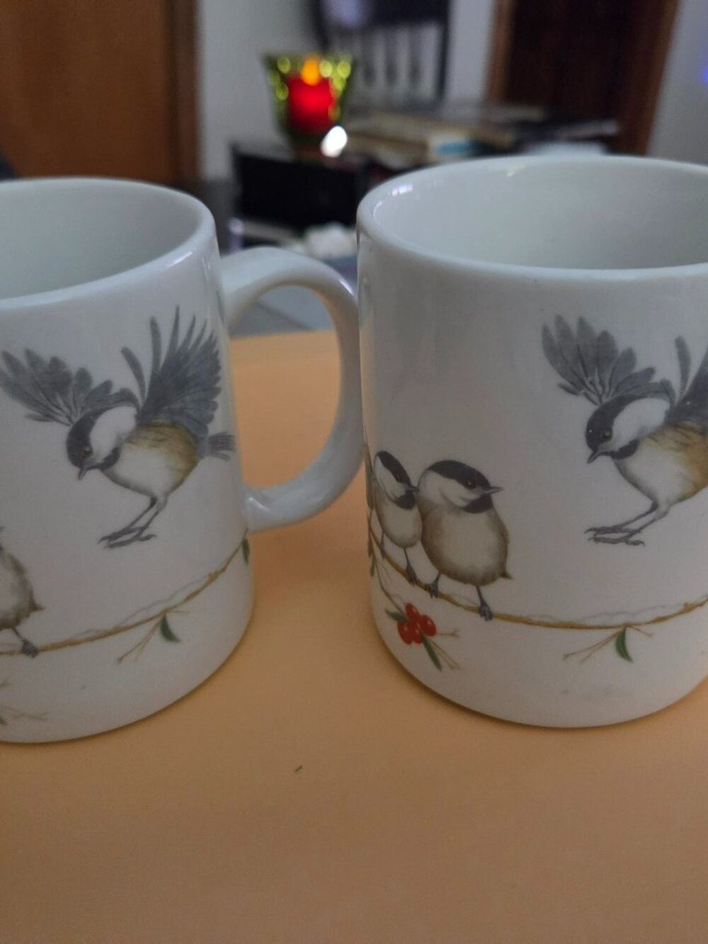 NATIONAL WILDLIFE FEDERATION CHICKADEE BIRDS COFFEE MUGS BRANCH BERRIES TWO